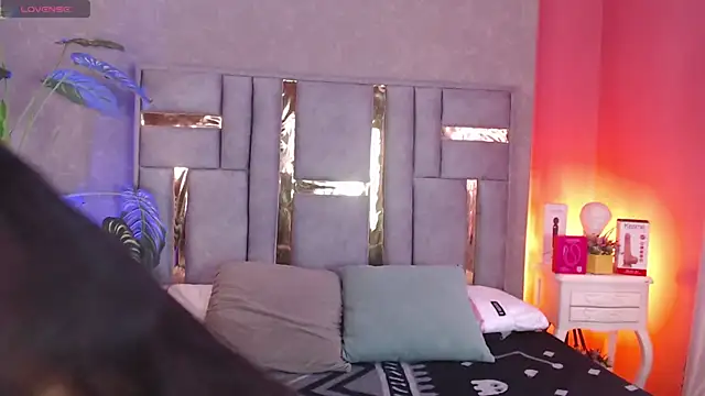 Tyla Ks online show from 11, 11, 2025