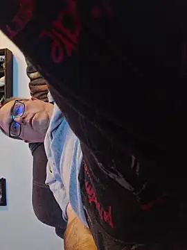 Snapshot of Smallone327 chatting on 6, 2, 2026 Smallone327 online show from 6, 2, 2026