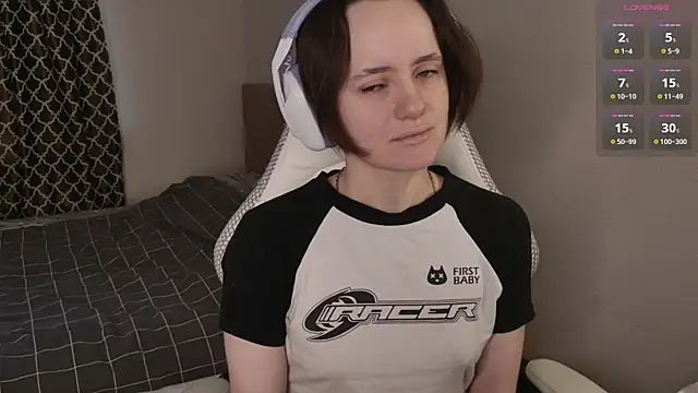 Luna Loveee online show from 4, 4, 2026