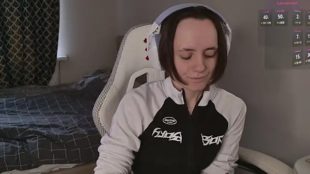 Luna Loveee online show from 9, 4, 2026