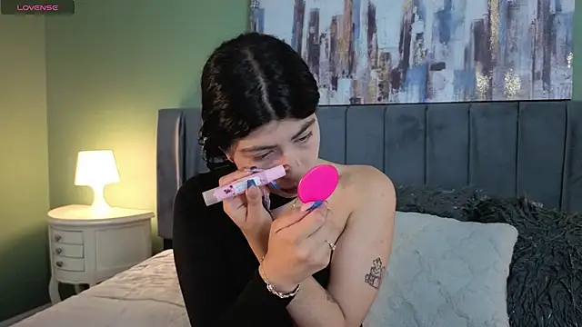 Snapshot of Cassie_bloom chatting on 5, 6, 2026 Cassie bloom online show from 5, 6, 2026