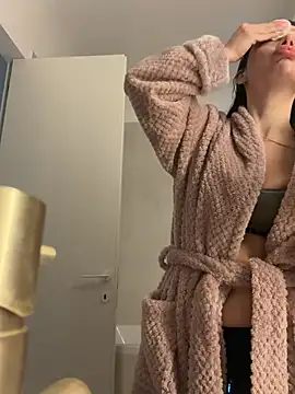 Snapshot of Mia_Splash chatting on 10, 2, 2026 Mia Splash online show from 10, 2, 2026