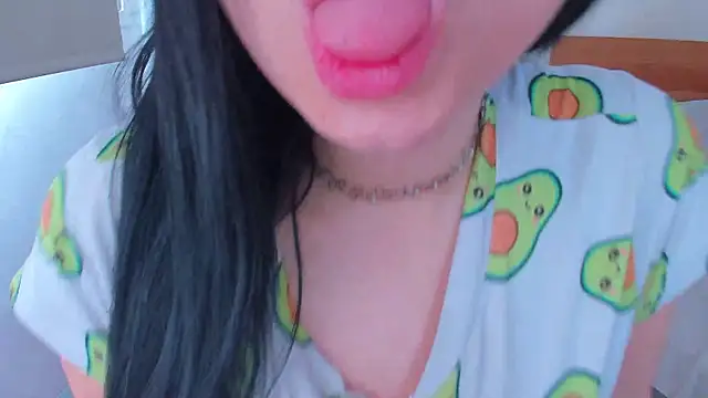 Snapshot of ValeeryRose_ chatting on 11, 10, 2025 ValeeryRose online show from 11, 10, 2025