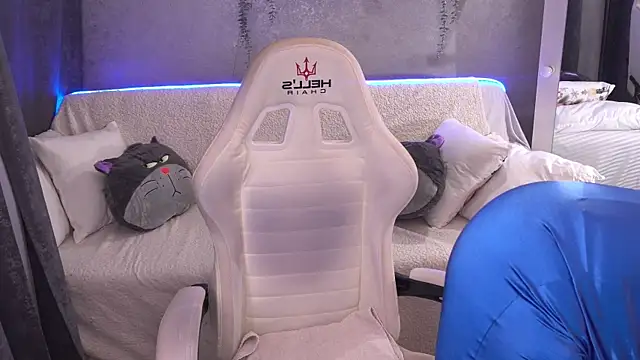 LilyFoxyy online show from 27, 11, 2025