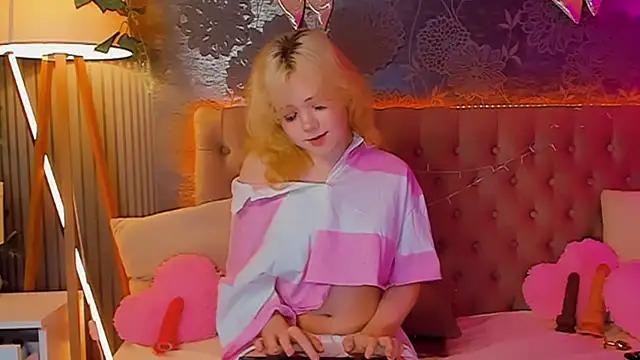 Snapshot of EmilyAngells chatting on 20, 4, 2026 EmilyAngells online show from 20, 4, 2026