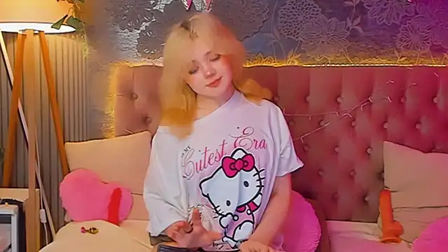 Snapshot of EmilyAngells chatting on 22, 4, 2026 EmilyAngells online show from 22, 4, 2026