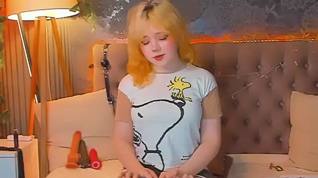 Snapshot of EmilyAngells chatting on 28, 4, 2026 EmilyAngells online show from 28, 4, 2026