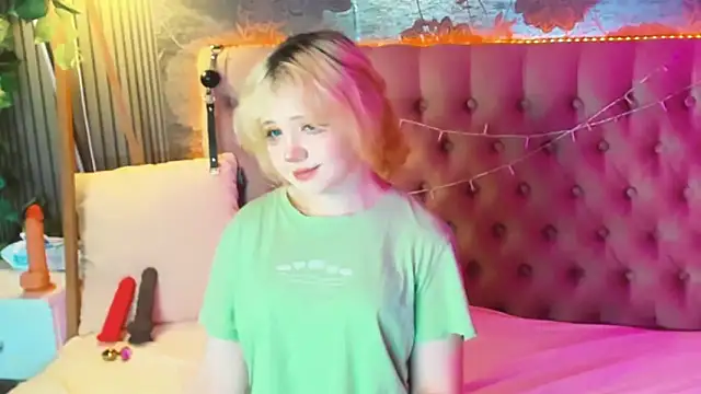 Snapshot of EmilyAngells chatting on 27, 5, 2026 EmilyAngells online show from 27, 5, 2026
