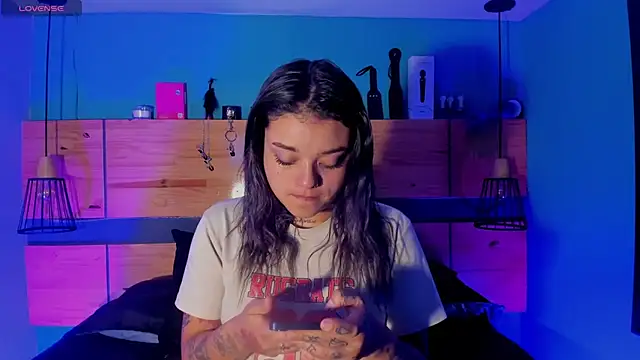 ChloeAllennn online show from 16, 3, 2026