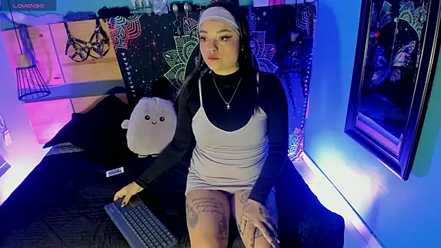 ChloeAllennn online show from 23, 4, 2026