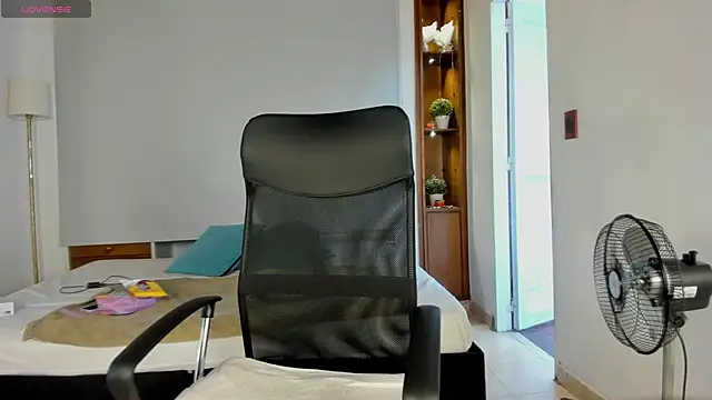 Ivaannaa  online show from 23, 2, 2025