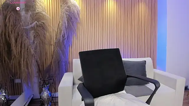 Ivaannaa  online show from 14, 3, 2025