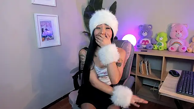 nanii velvett online show from 13, 10, 2025