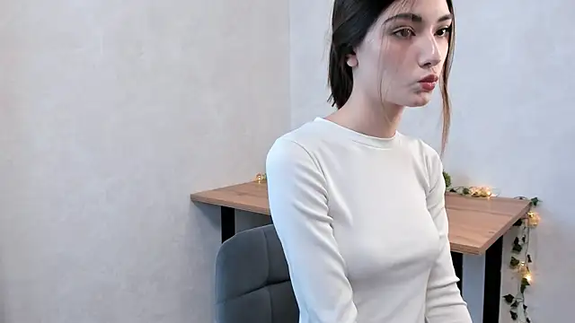 Snapshot of FloraEves chatting on 1, 3, 2025 FloraEves online show from 1, 3, 2025