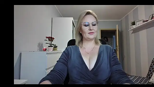 Snapshot of DianaLive chatting on 16, 12, 2025 DianaLive online show from 16, 12, 2025