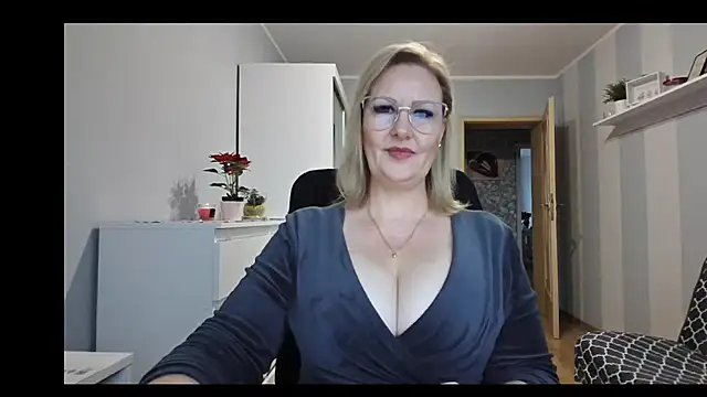 Snapshot of DianaLive chatting on 17, 12, 2025 DianaLive online show from 17, 12, 2025