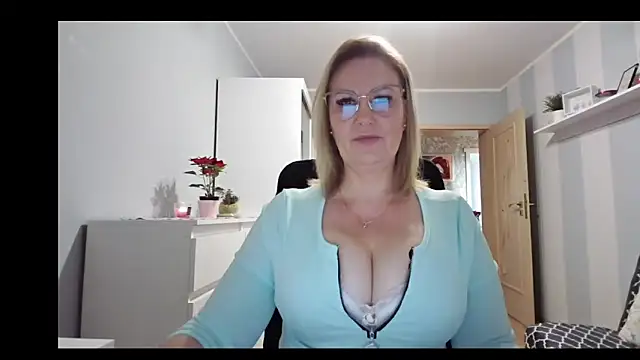 Snapshot of DianaLive chatting on 19, 12, 2025 DianaLive online show from 19, 12, 2025