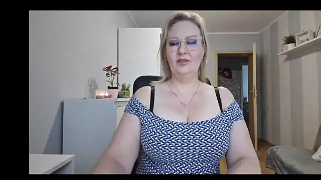 Snapshot of DianaLive chatting on 4, 2, 2026 DianaLive online show from 4, 2, 2026