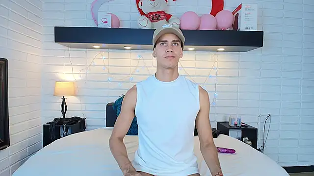 Maximiliano  Fire online show from 8, 3, 2025