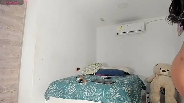 flor herrera01 online show from 23, 2, 2026