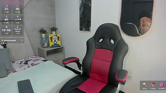 Layla Clarke online show from 15, 11, 2025