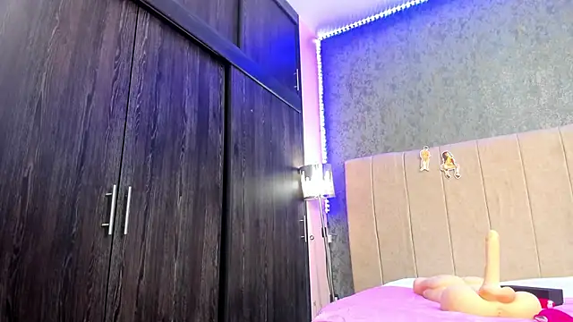 Snapshot of ava-am chatting on 6, 11, 2025 ava-am online show from 6, 11, 2025