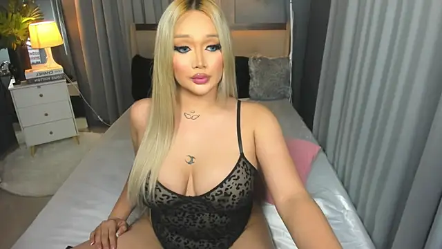 Snapshot of KylieSonique chatting on 8, 3, 2025 KylieSonique online show from 8, 3, 2025