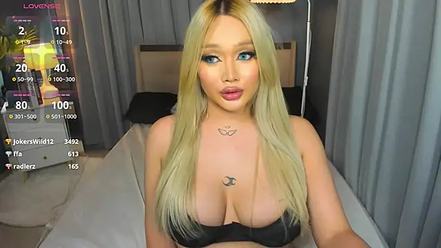 Snapshot of KylieSonique chatting on 12, 3, 2025 KylieSonique online show from 12, 3, 2025