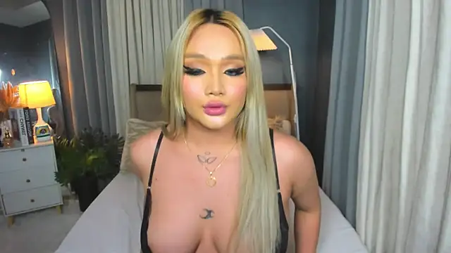 Snapshot of KylieSonique chatting on 15, 3, 2025 KylieSonique online show from 15, 3, 2025