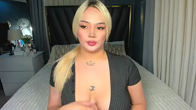 Snapshot of KylieSonique chatting on 10, 10, 2025 KylieSonique online show from 10, 10, 2025