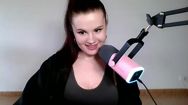 Della Ideal online show from 19, 3, 2025