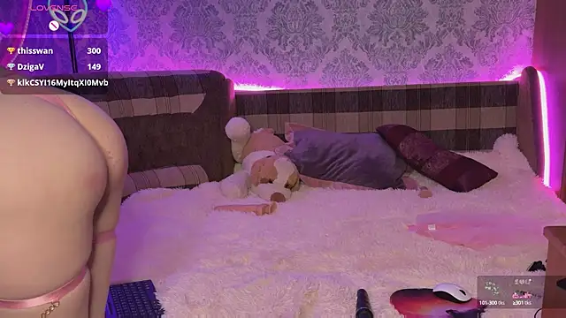 Snapshot of Velvettouch_ chatting on 4, 3, 2025 Velvettouch  online show from 4, 3, 2025