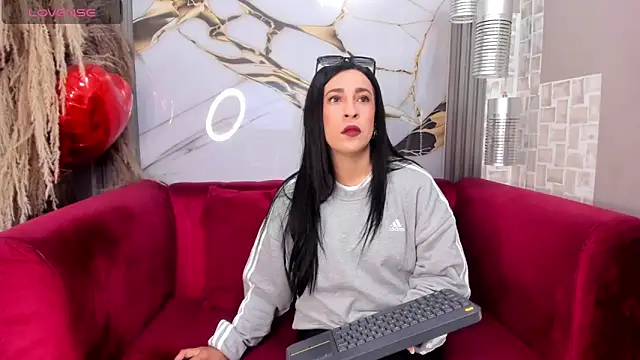 Bella williamss  online show from 21, 12, 2025