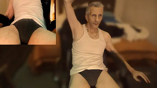 Snapshot of maxdaddy690 chatting on 3, 1, 2025 maxdaddy690 online show from 3, 1, 2025