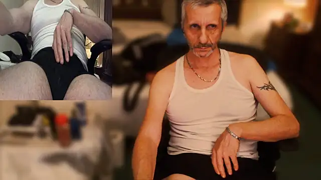 Snapshot of maxdaddy690 chatting on 11, 9, 2025 maxdaddy690 online show from 11, 9, 2025