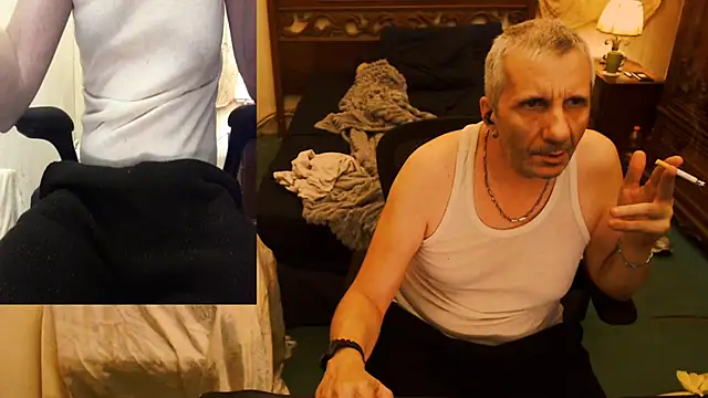 Snapshot of maxdaddy690 chatting on 8, 10, 2025 maxdaddy690 online show from 8, 10, 2025