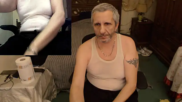 Snapshot of maxdaddy690 chatting on 28, 11, 2025 maxdaddy690 online show from 28, 11, 2025