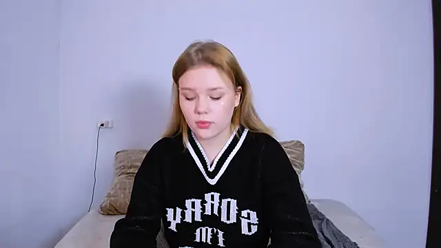 Snapshot of LaseyMoon chatting on 22, 10, 2025 LaseyMoon online show from 22, 10, 2025