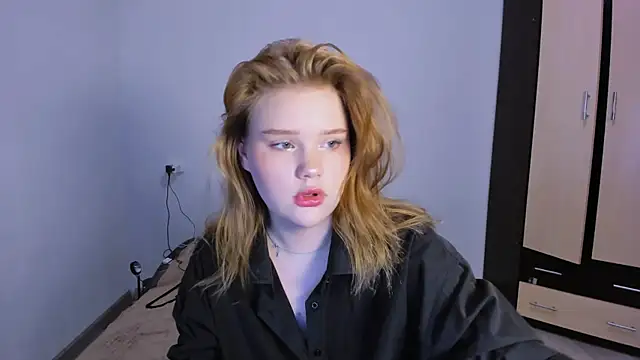 Snapshot of LaseyMoon chatting on 21, 11, 2025 LaseyMoon online show from 21, 11, 2025