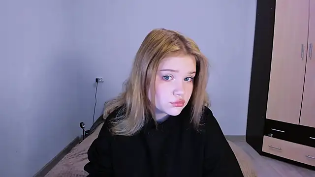 Snapshot of LaseyMoon chatting on 23, 11, 2025 LaseyMoon online show from 23, 11, 2025