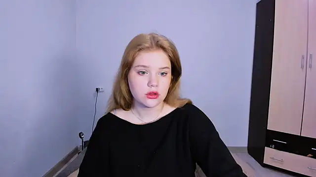 Snapshot of LaseyMoon chatting on 24, 11, 2025 LaseyMoon online show from 24, 11, 2025