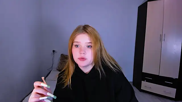 Snapshot of LaseyMoon chatting on 19, 12, 2025 LaseyMoon online show from 19, 12, 2025