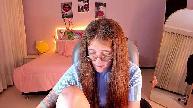 Snapshot of Emily_Warren_ chatting on 9, 7, 2026 Emily Warren online show from 9, 7, 2026
