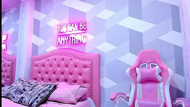 Gianna Watson online show from 3, 3, 2025