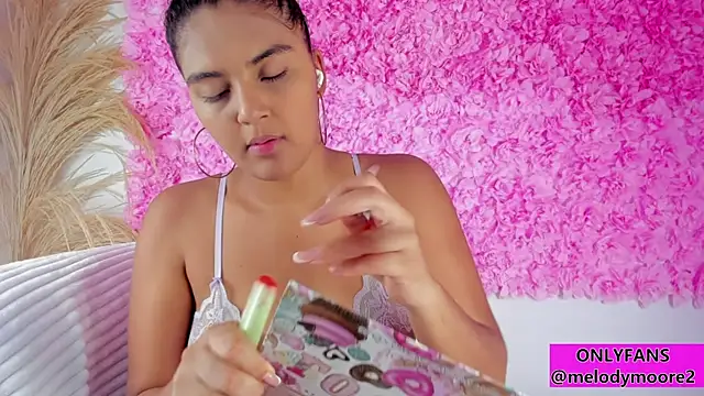 Snapshot of Melodymoore_ chatting on 24, 11, 2025 Melodymoore online show from 24, 11, 2025