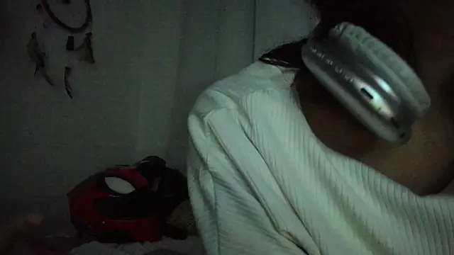Snapshot of Melodymoore_ chatting on 27, 6, 2026 Melodymoore online show from 27, 6, 2026