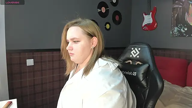 Amy Hall online show from 18, 3, 2025