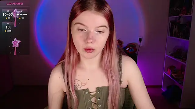 Strawberry juli online show from 17, 12, 2025