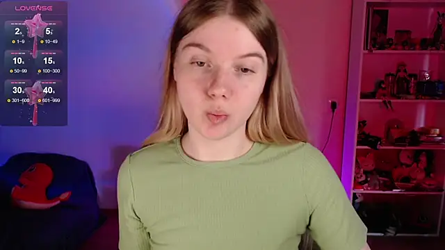 Strawberry juli online show from 4, 6, 2026