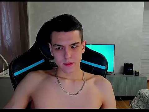 Snapshot of TravisRevas chatting on 4, 3, 2025 TravisRevas online show from 4, 3, 2025